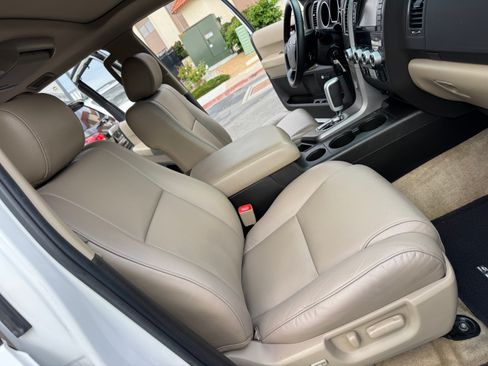 Used 2011 Toyota Sequoia Limited image 28