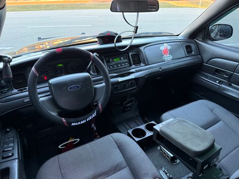 Used 2011 Ford Crown Victoria Police Interceptor image 15