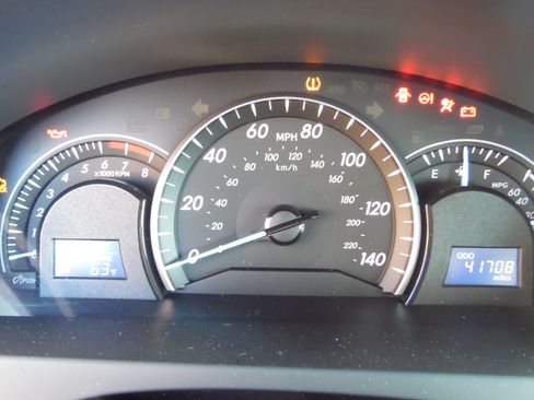 Used 2013 Toyota Camry LE image 8