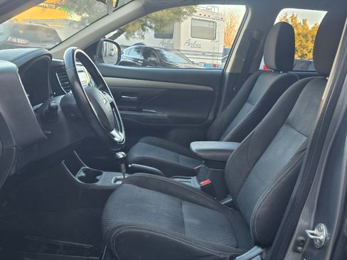 Used 2016 Mitsubishi Outlander ES image 24