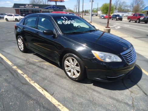 Used 2011 Chrysler 200 Touring image 5