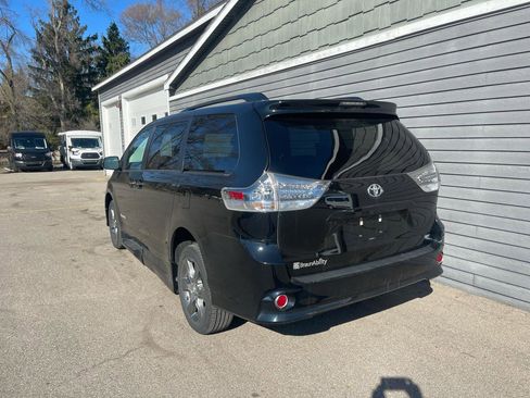 Used 2015 Toyota Sienna SE image 19