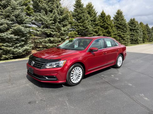 Used 2016 Volkswagen Passat 1.8T SE image 1