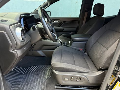 Used 2024 Chevrolet Colorado LT image 3