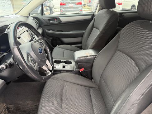 Used 2017 Subaru Outback 2.5i Premium image 11