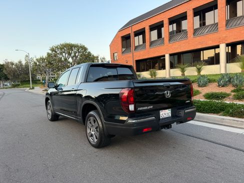 Used 2020 Honda Ridgeline AWD RTL-E image 3