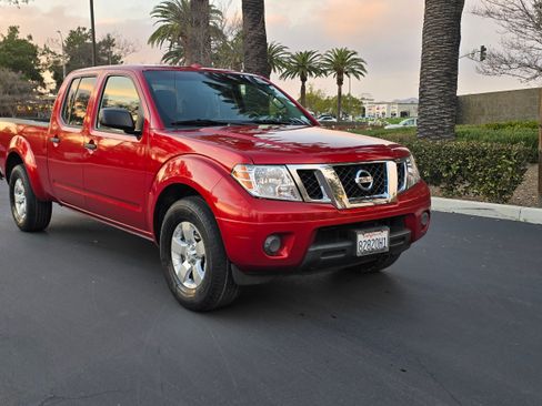 Used 2012 Nissan Frontier SV image 2