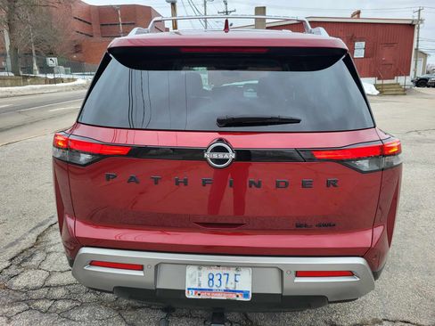 Used 2024 Nissan Pathfinder SL image 7