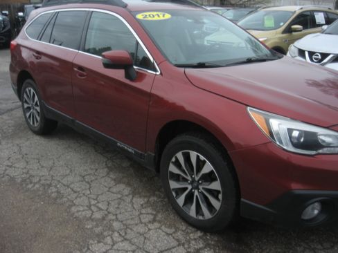 Used 2017 Subaru Outback 2.5i Limited image 3
