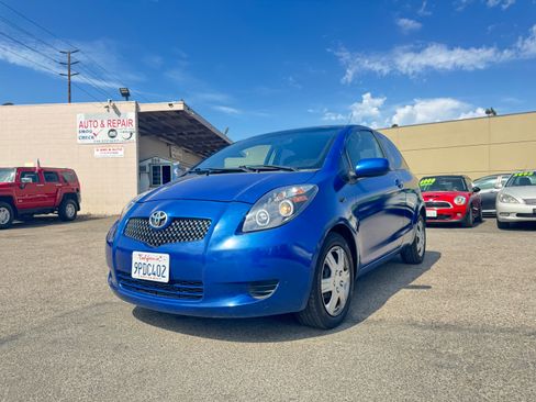 Used 2007 Toyota Yaris 2-Door Hatchback FWD image 2