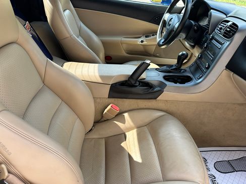 Used 2006 Chevrolet Corvette w/ 3LT image 11