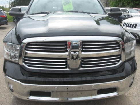 Used 2016 RAM 1500 4x4 Crew Cab SLT image 2