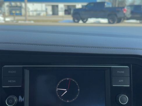 Used 2023 Volkswagen Jetta SE image 11