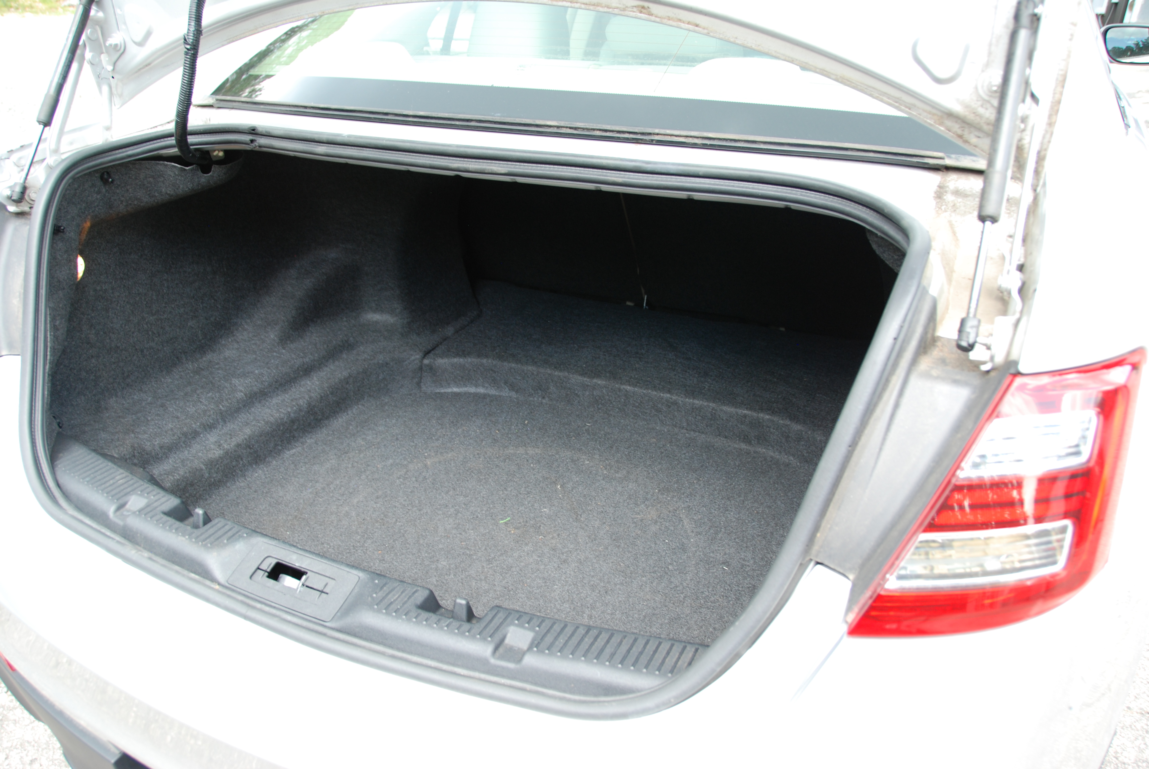 Used 2018 Ford Taurus SE FWD image 37