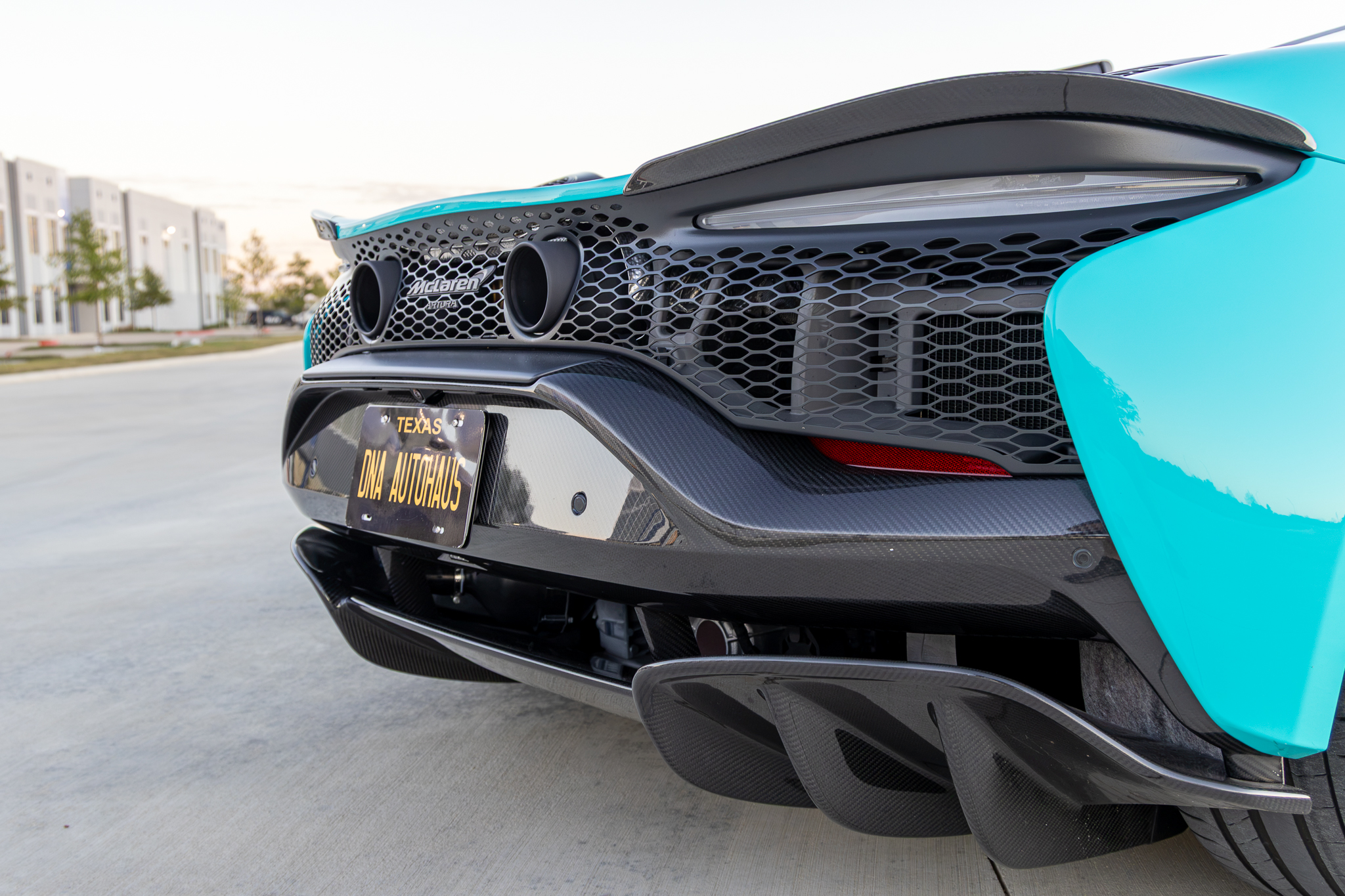 Used 2025 McLaren Artura Spider RWD image 21