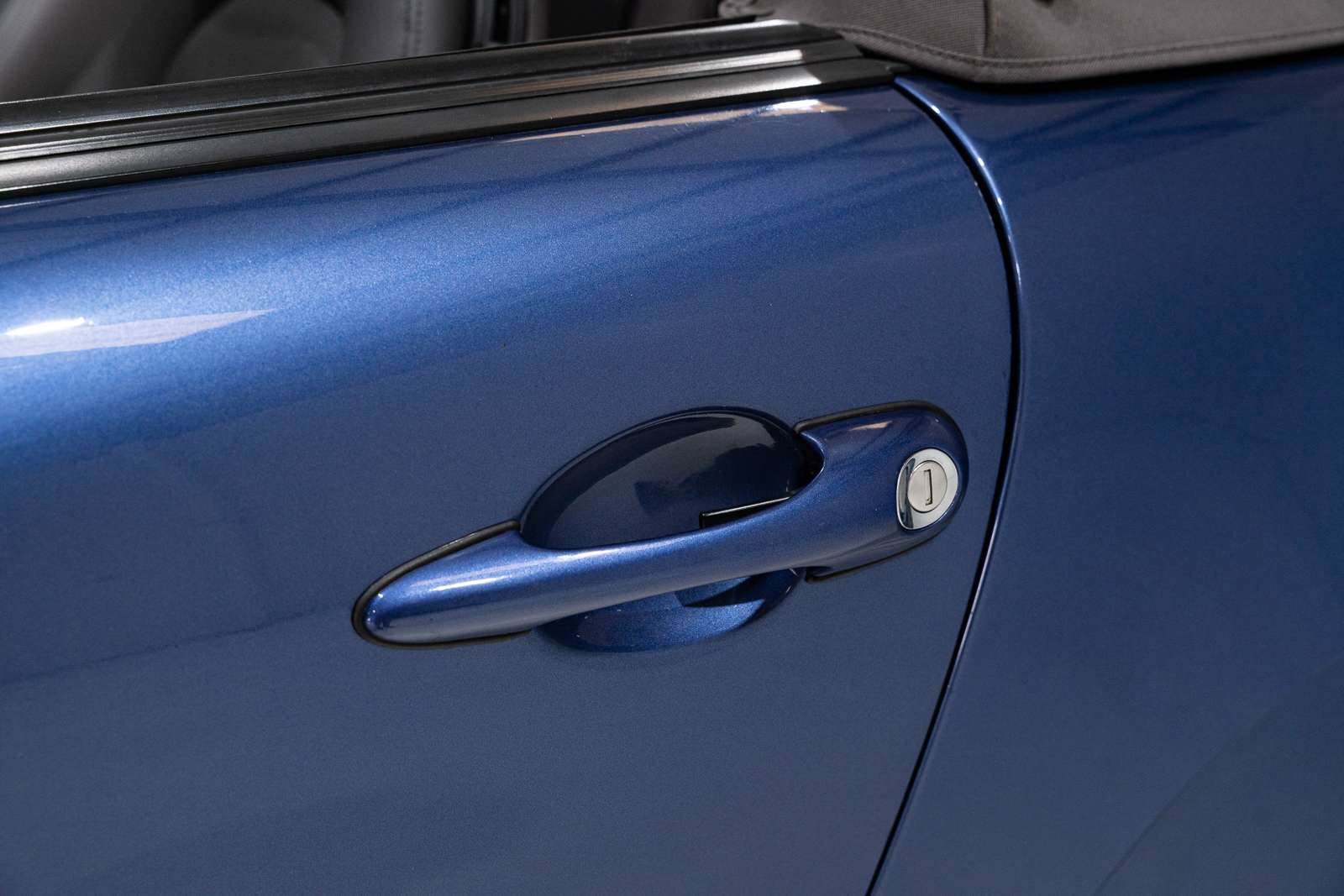 Used 1997 Porsche 911 Carrera Cabriolet RWD image 48