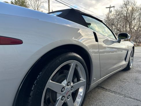 Used 2007 Chevrolet Corvette w/ 3LT image 6