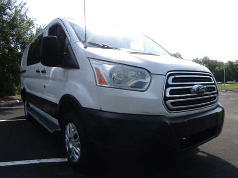Used 2019 Ford Transit 250 130 Low Roof RWD image 7