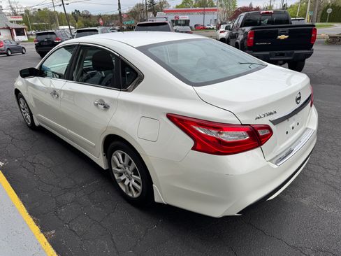 Used 2017 Nissan Altima 2.5 S FWD image 4