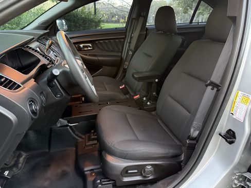 Used 2016 Ford Taurus image 13