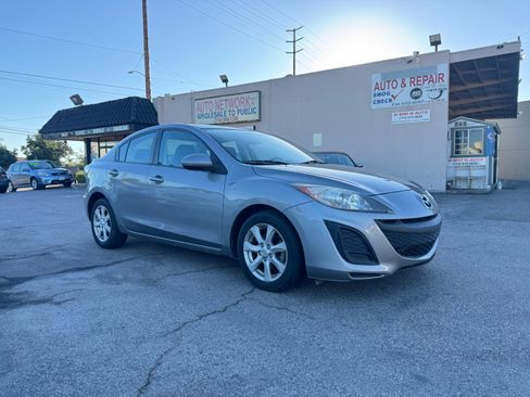 Used 2010 MAZDA MAZDA3 i Touring image 9