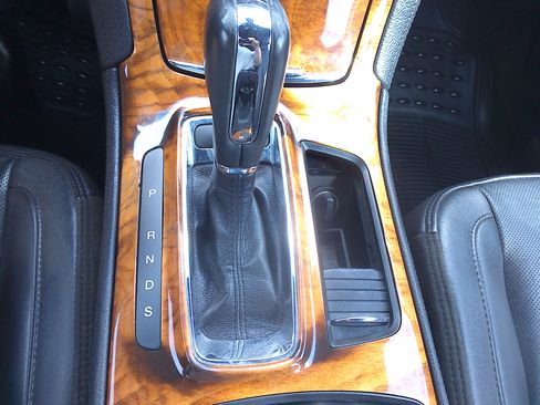 Used 2013 Lincoln MKS image 18