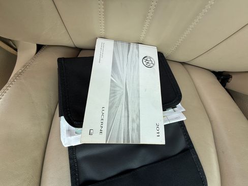 Used 2011 Buick Lucerne CXL FWD image 18
