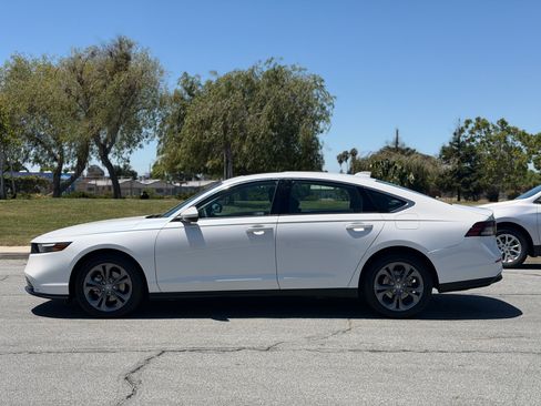 Used 2024 Honda Accord EX image 2