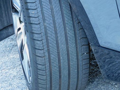 Used 2024 Cadillac Lyriq Luxury image 17