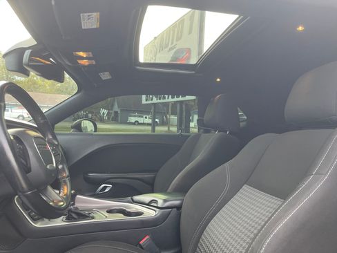 Used 2021 Dodge Challenger SXT image 8