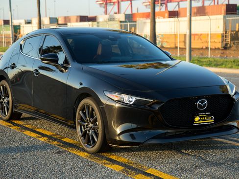 Used 2021 MAZDA MAZDA3 w/ Premium Package image 7