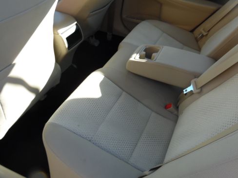 Used 2013 Toyota Camry LE image 6