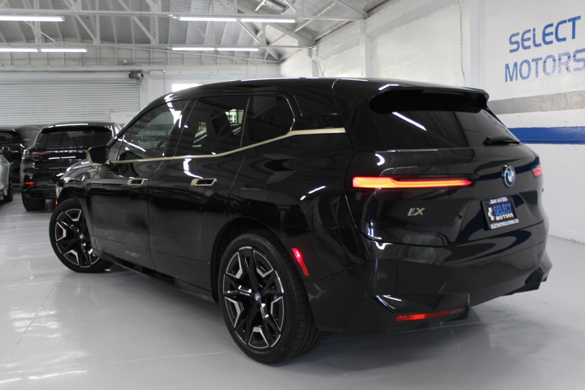 Used 2024 BMW iX xDrive50 AWD/4WD image 13