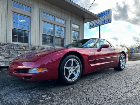 Used 2001 Chevrolet Corvette image 1
