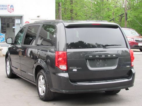 Used 2012 Dodge Grand Caravan SXT FWD image 5