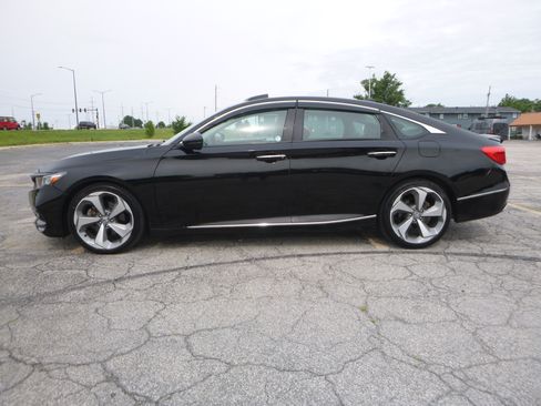 Used 2018 Honda Accord 1.5T Touring image 1