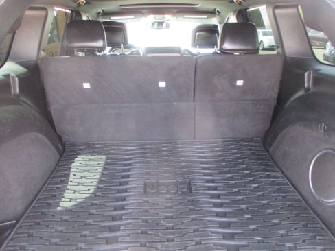 Used 2014 Jeep Grand Cherokee Limited image 16