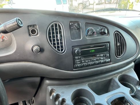 Used 2003 Ford E-350 and Econoline 350 image 31