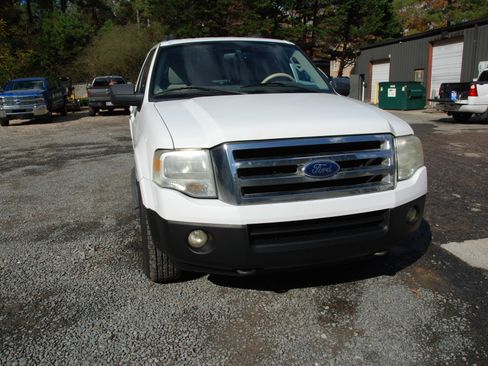 Used 2010 Ford Expedition XLT image 11