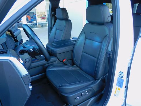 Used 2025 GMC Yukon Denali image 20