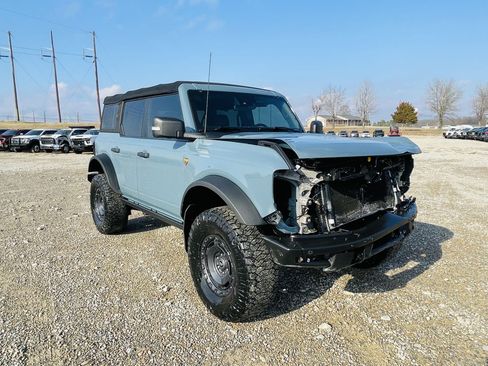 Used 2022 Ford Bronco Badlands image 2