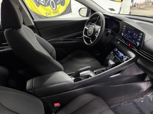 Used 2023 Hyundai Elantra SEL image 20