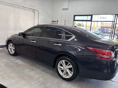 Used 2013 Nissan Altima 2.5 SV image 4