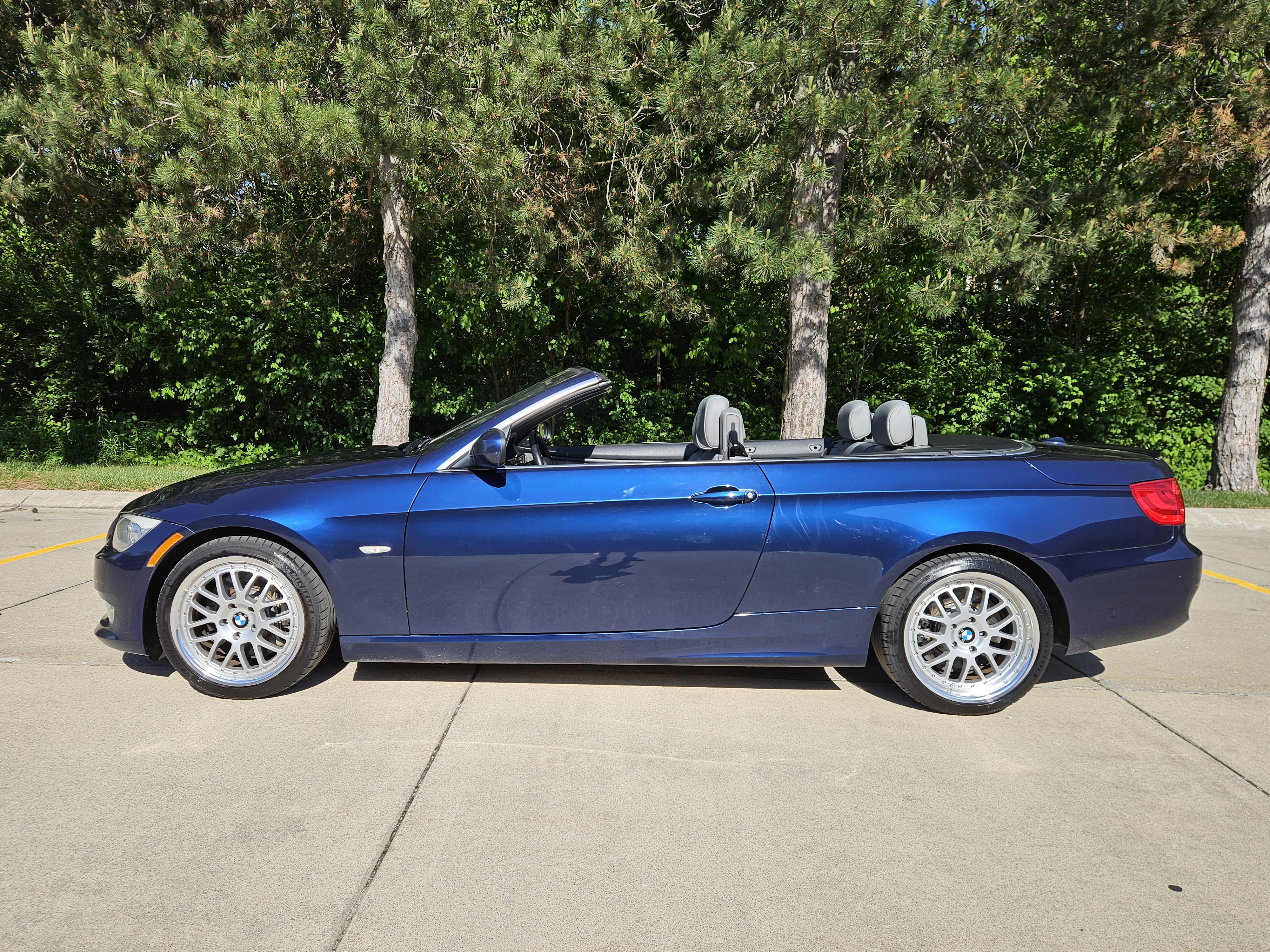Used 2012 BMW 335i Convertible RWD image 2