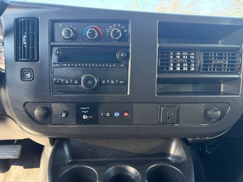 Used 2020 GMC Savana 2500 image 15