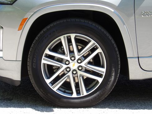 Used 2023 Chevrolet Traverse High Country image 12