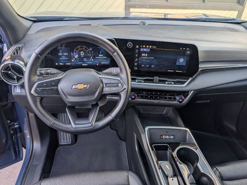 Used 2025 Chevrolet Equinox LT AWD/4WD image 9