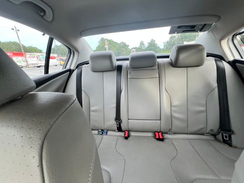 Used 2009 Volkswagen Passat 2.0T Komfort Sedan FWD image 13