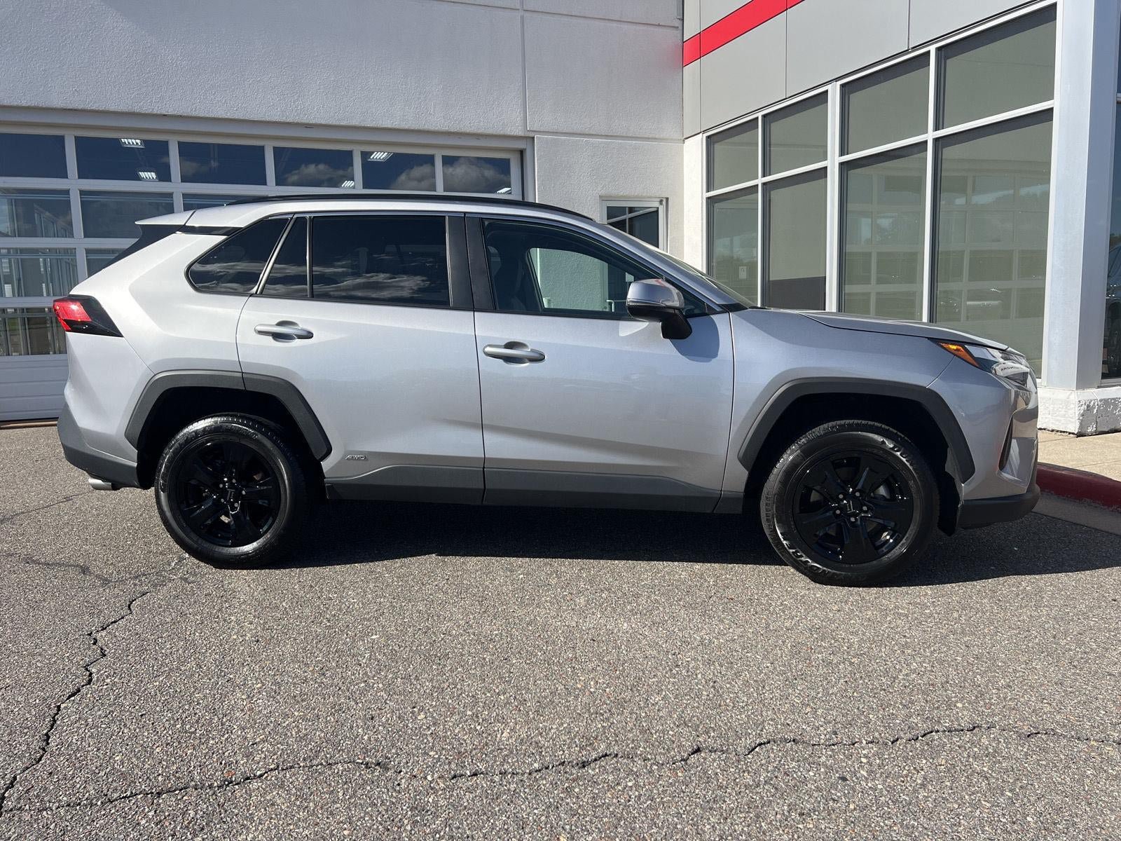Used 2025 Toyota RAV4 XLE AWD/4WD image 20