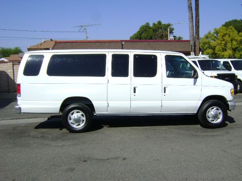 Used 1998 Ford E-350 and Econoline 350 Club Wagon image 2